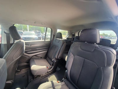 2023 Jeep Grand Cherokee L Laredo 4x4