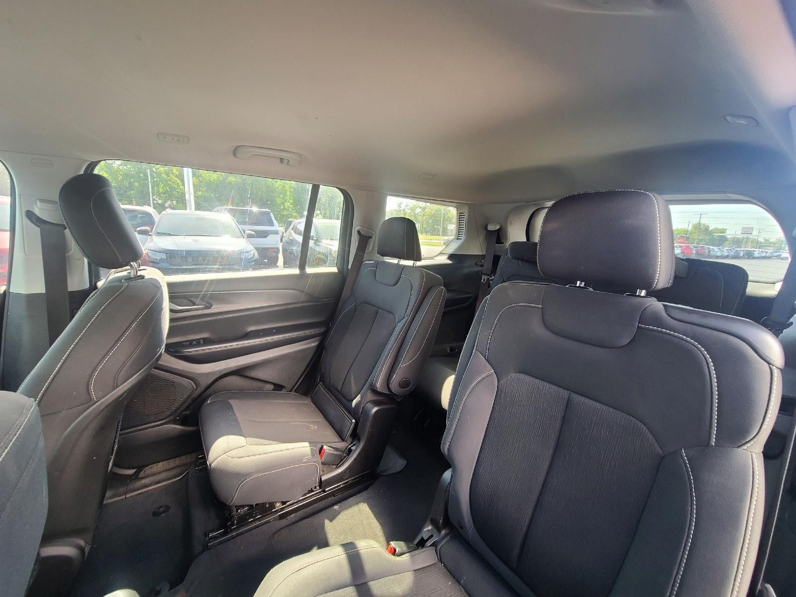 2023 Jeep Grand Cherokee L Laredo 4x4