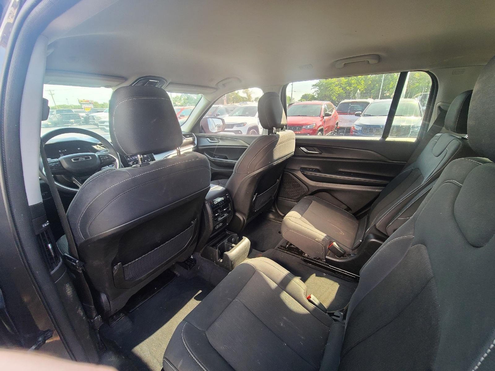 2023 Jeep Grand Cherokee L Laredo 4x4