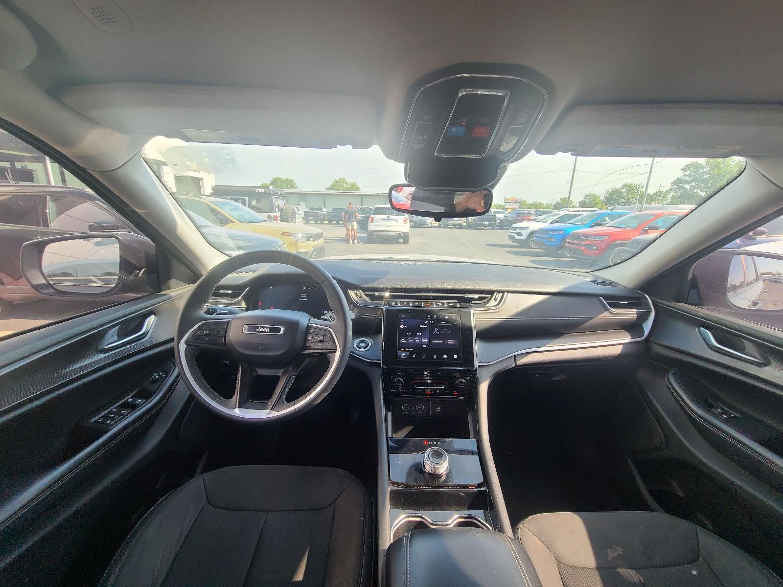 2023 Jeep Grand Cherokee L Laredo 4x4