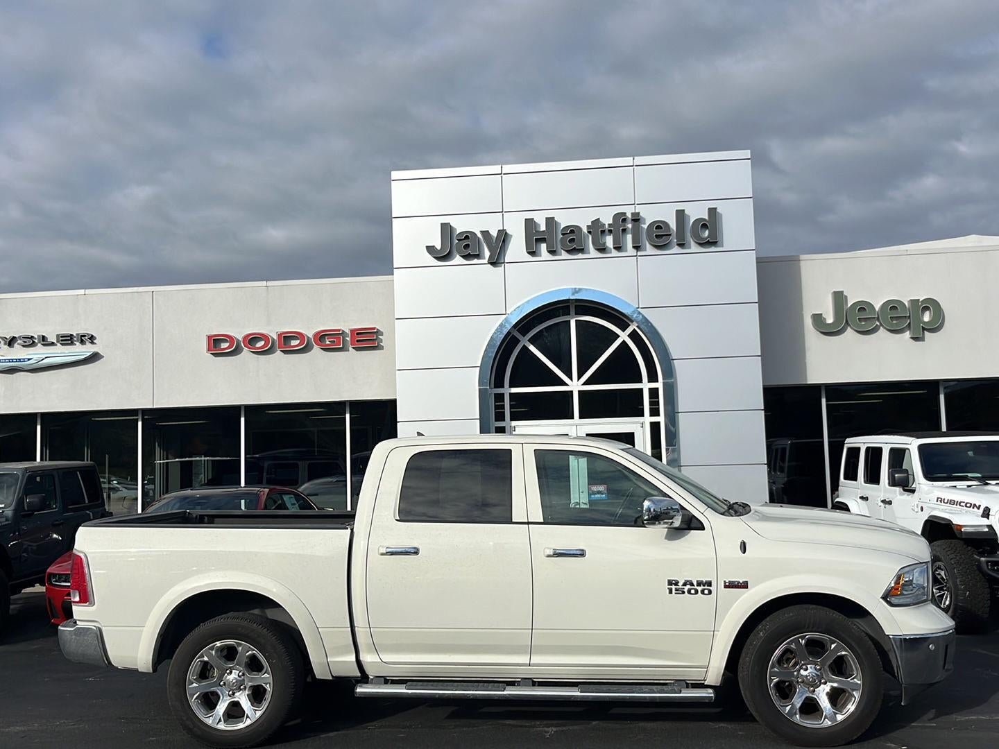 2017 RAM 1500 Laramie Crew Cab 4x4 5'7' Box