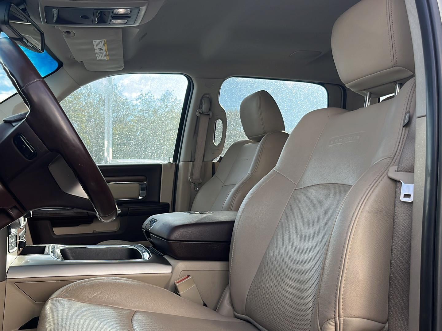 2017 RAM 1500 Laramie Crew Cab 4x4 5'7' Box