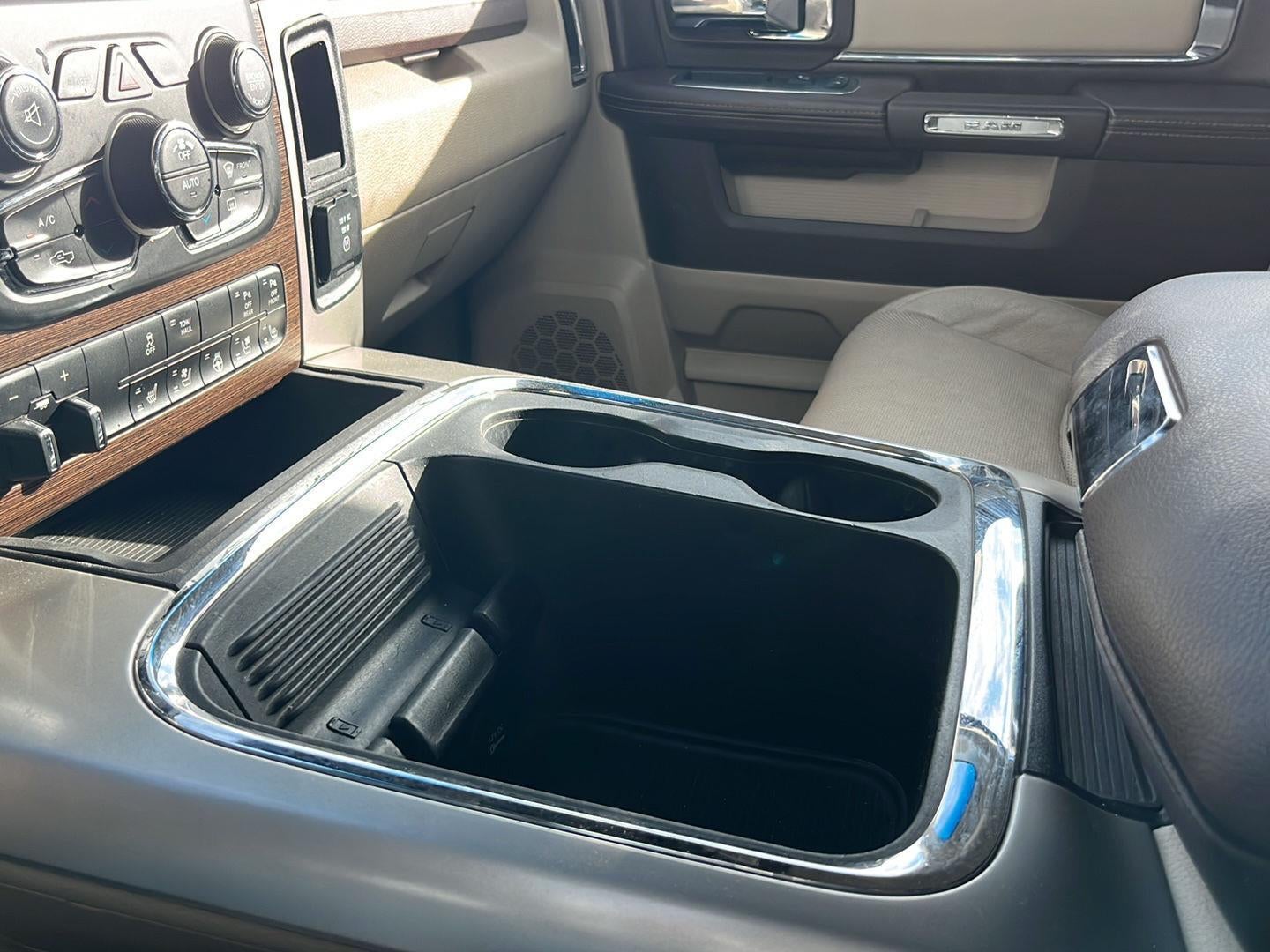 2017 RAM 1500 Laramie Crew Cab 4x4 5'7' Box