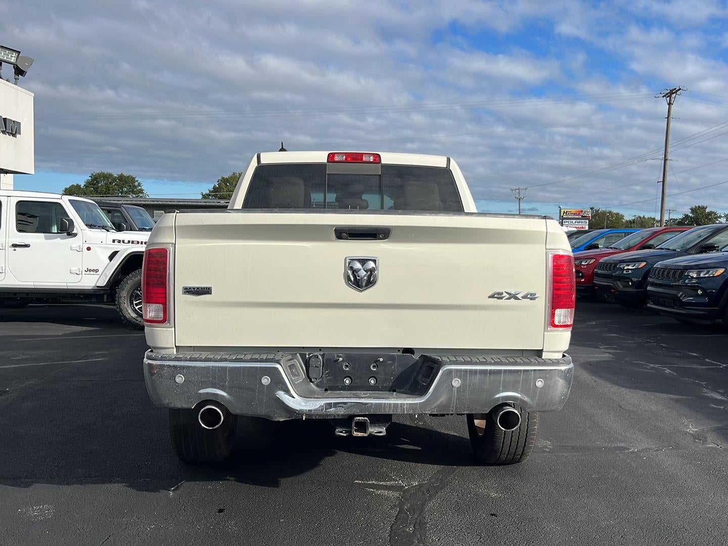 2017 RAM 1500 Laramie Crew Cab 4x4 5'7' Box