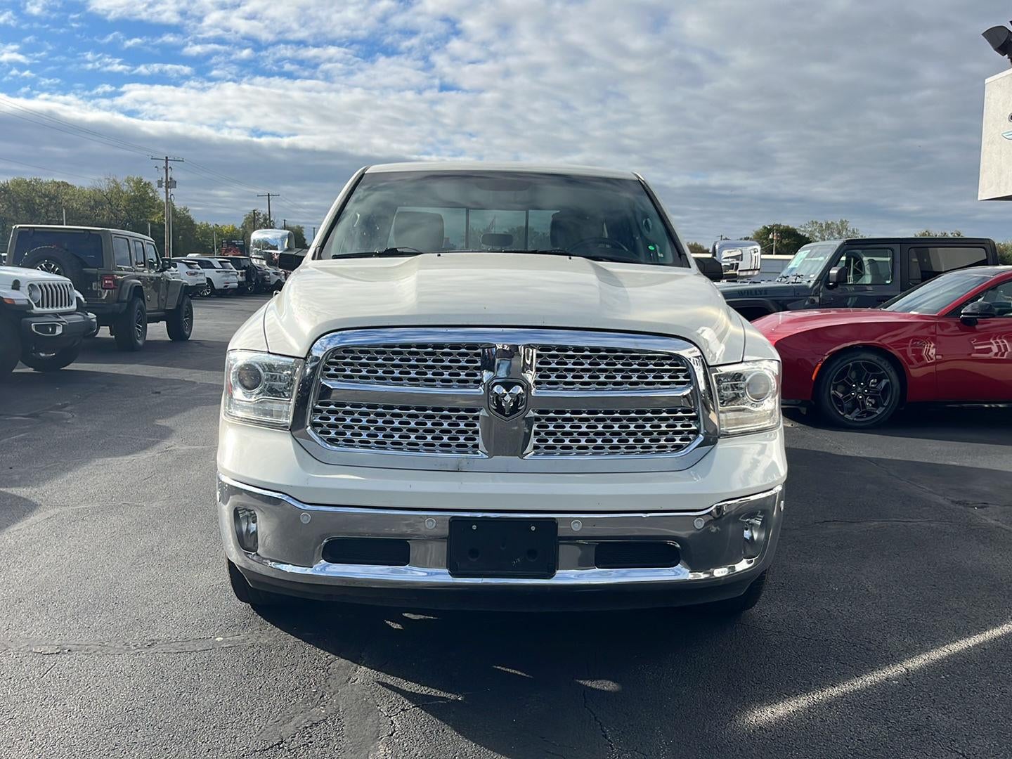 2017 RAM 1500 Laramie Crew Cab 4x4 5'7' Box