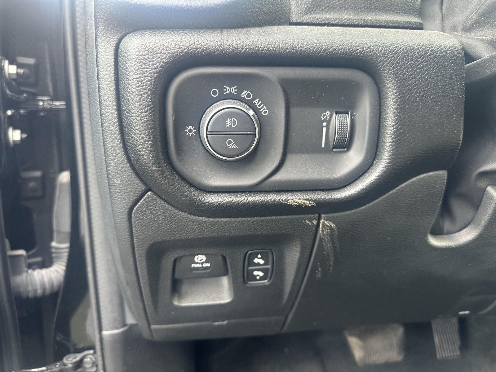 2023 RAM 1500 Big Horn Crew Cab 4x4 5'7' Box