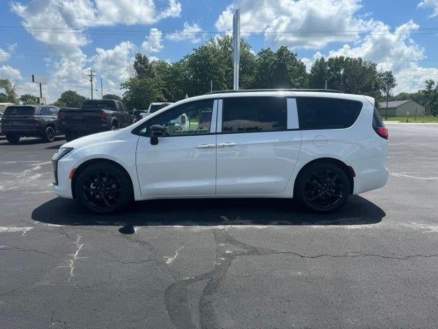 2027 Chrysler Pacifica Limited