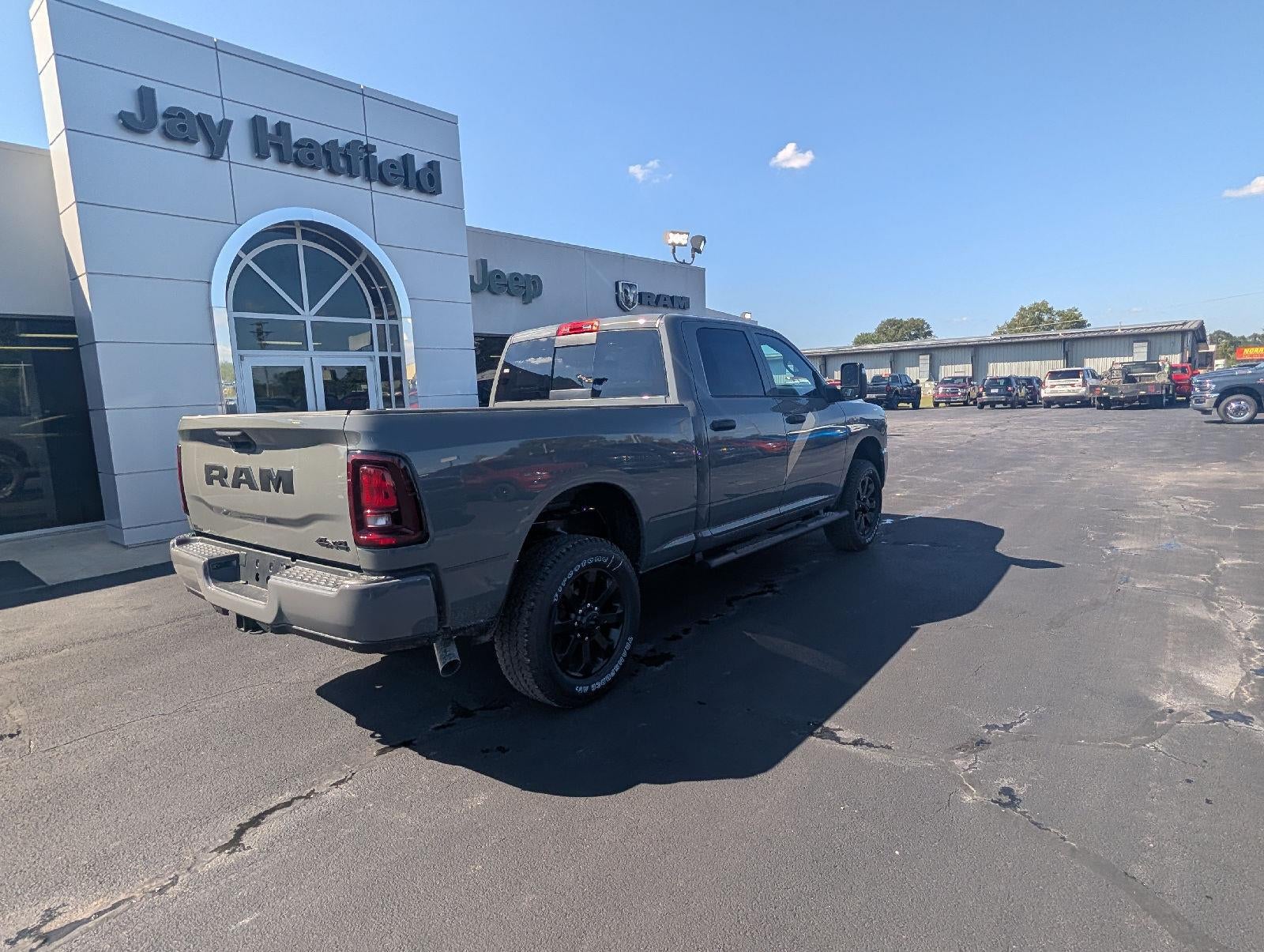 2027 RAM Ram 2500 RAM 2500 BLACK EXPRESS CREW CAB 4X4 6'4' BOX