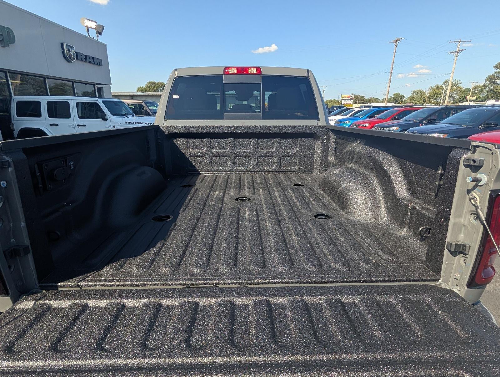 2027 RAM Ram 2500 RAM 2500 BLACK EXPRESS CREW CAB 4X4 6'4' BOX