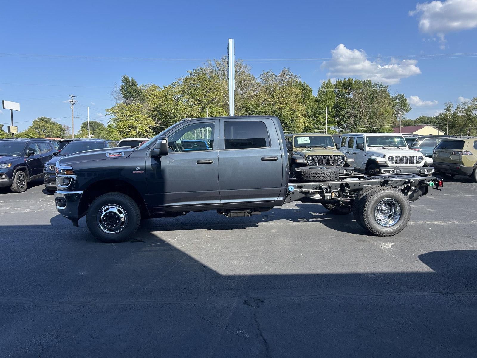 2027 RAM Ram 3500 Chassis Cab RAM 3500 TRADESMAN CREW CAB CHASSIS 4X4 60' CA