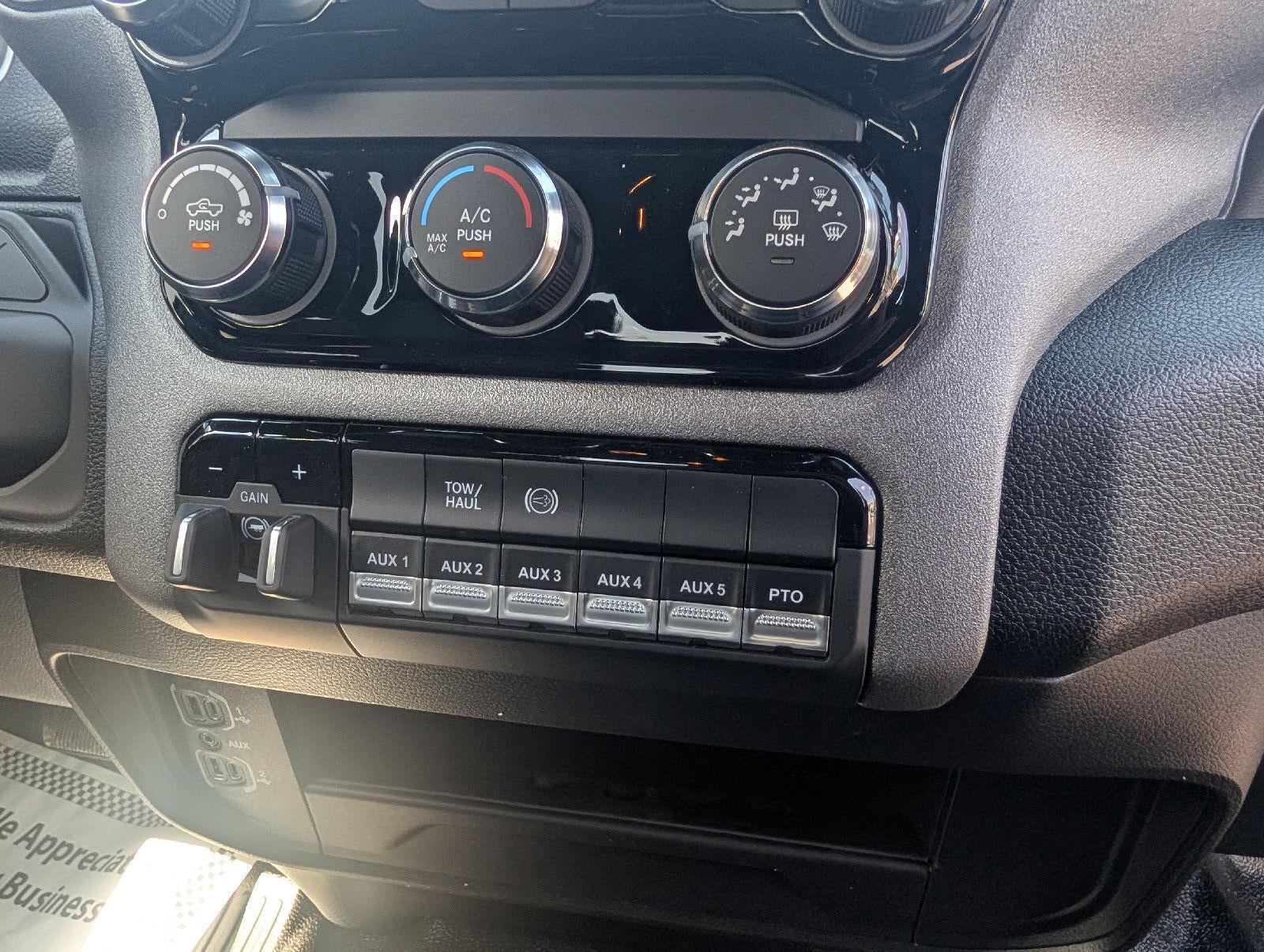2027 RAM Ram 3500 Chassis Cab RAM 3500 TRADESMAN CREW CAB CHASSIS 4X4 60' CA