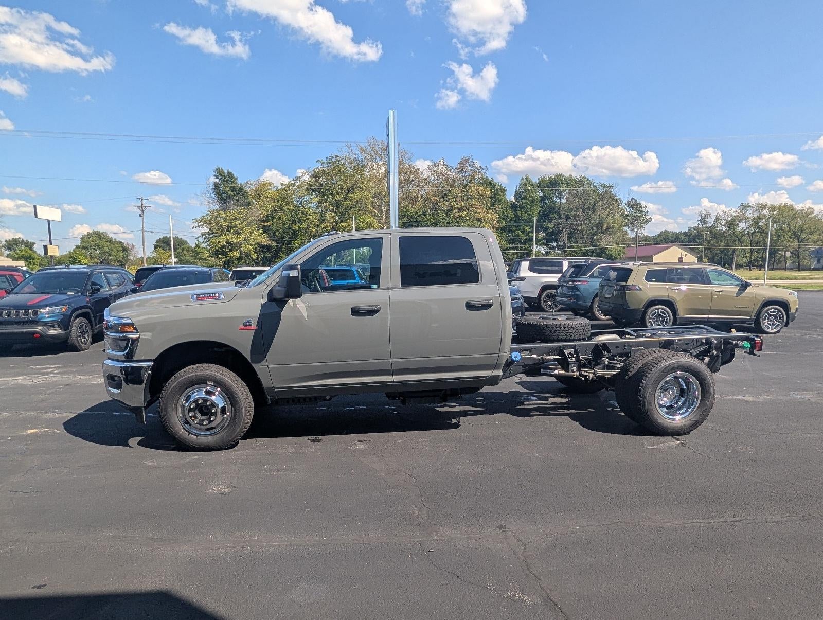 2027 RAM Ram 3500 Chassis Cab RAM 3500 TRADESMAN CREW CAB CHASSIS 4X4 60' CA