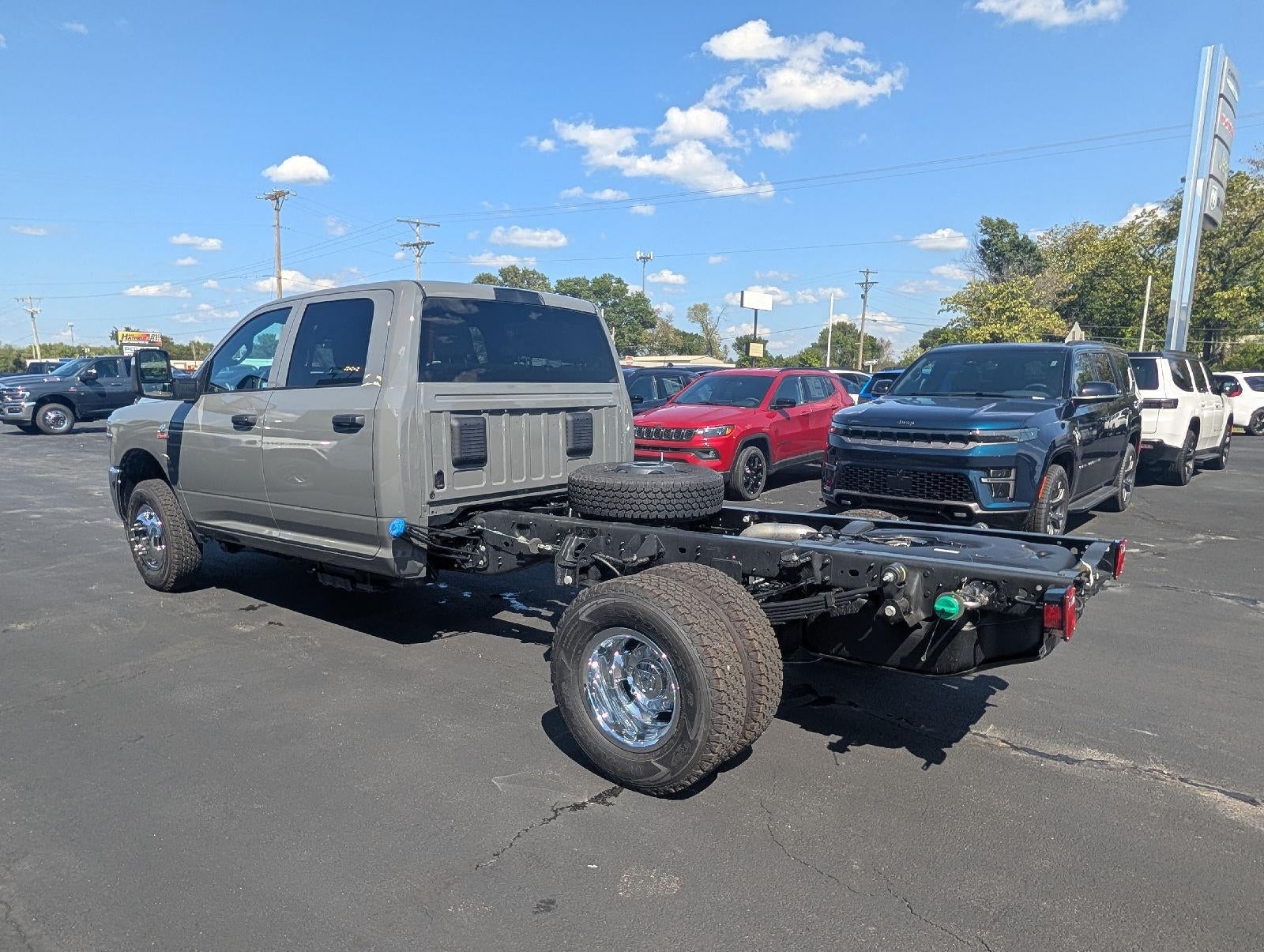 2027 RAM Ram 3500 Chassis Cab RAM 3500 TRADESMAN CREW CAB CHASSIS 4X4 60' CA